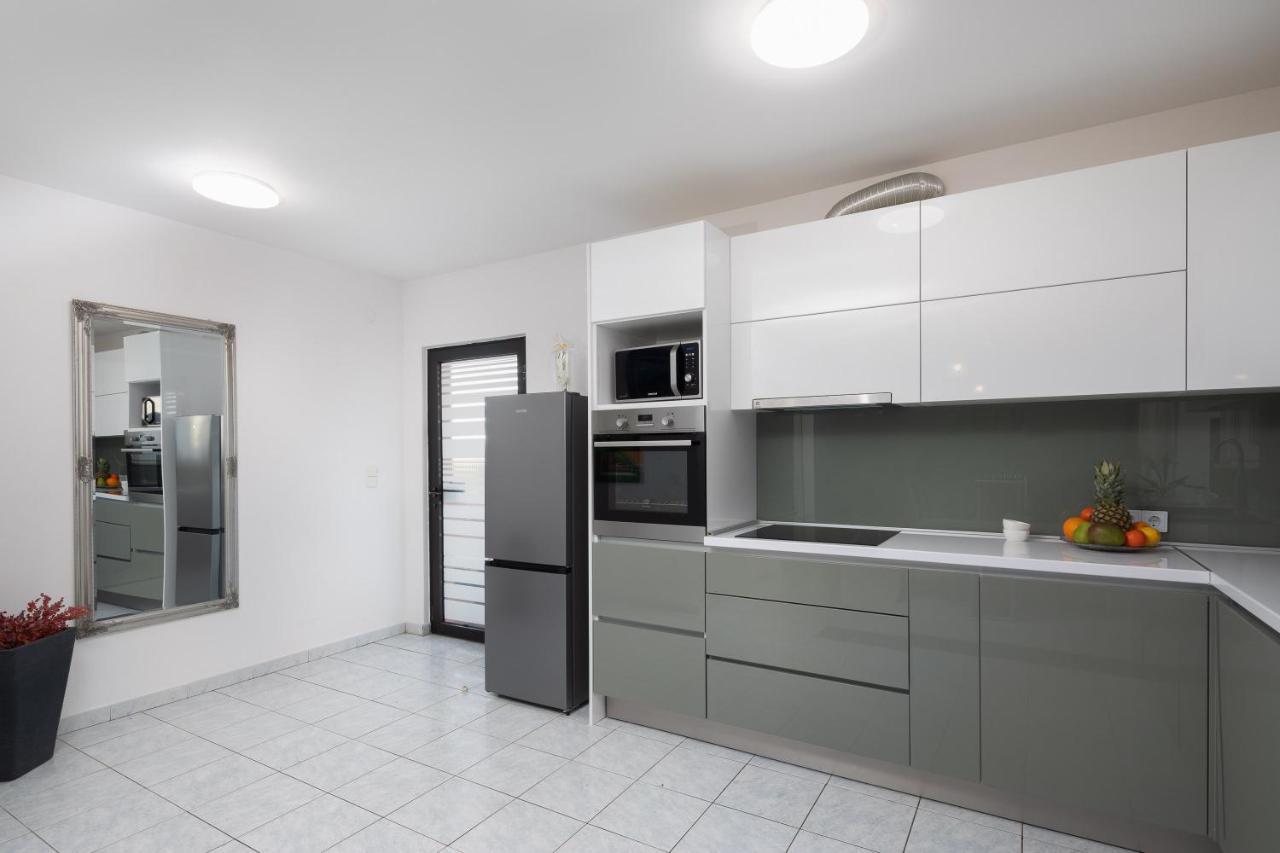 Solaris Holiday Home - Private Pool Stanici Luaran gambar